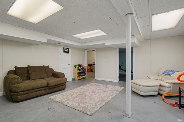 226 Parkovash Avenue, South Bend, IN 46617