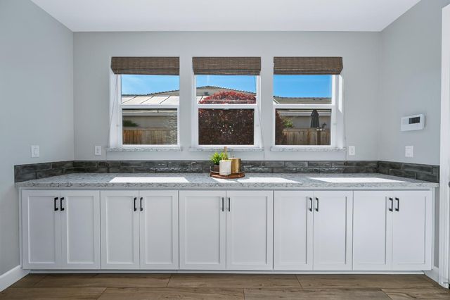 10115 Evening Star Dr, Roseville, CA 95747