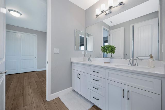 10115 Evening Star Dr, Roseville, CA 95747