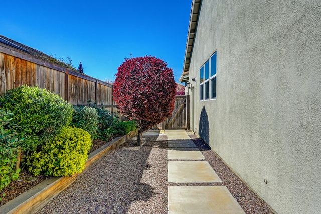 10115 Evening Star Dr, Roseville, CA 95747