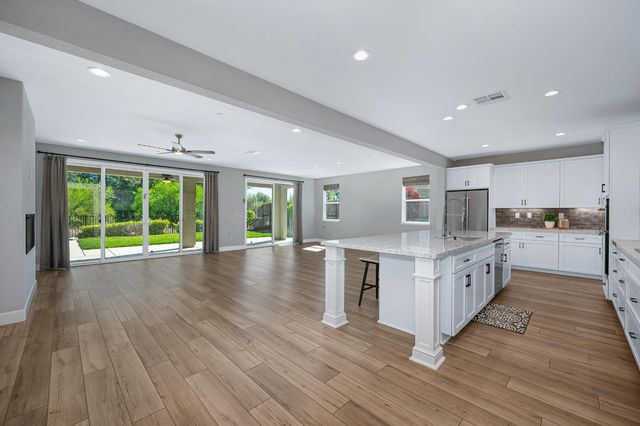 10115 Evening Star Dr, Roseville, CA 95747