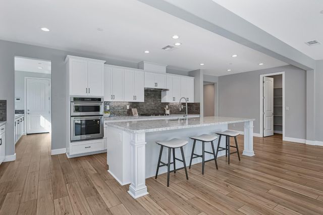 10115 Evening Star Dr, Roseville, CA 95747