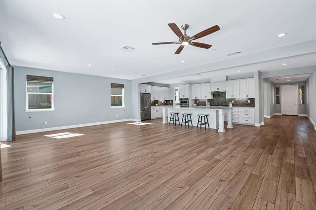 10115 Evening Star Dr, Roseville, CA 95747