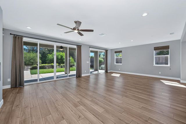 10115 Evening Star Dr, Roseville, CA 95747