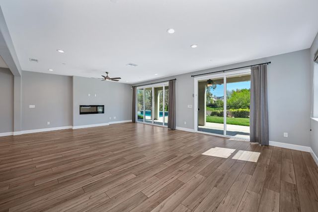 10115 Evening Star Dr, Roseville, CA 95747