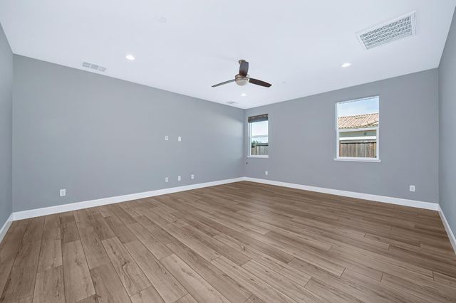 10115 Evening Star Dr, Roseville, CA 95747