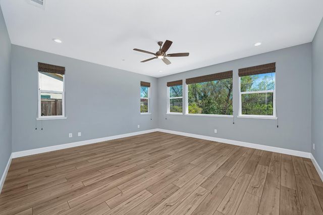 10115 Evening Star Dr, Roseville, CA 95747