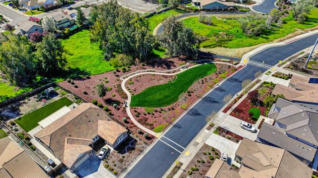 10115 Evening Star Dr, Roseville, CA 95747