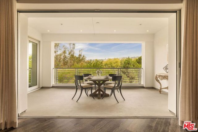 460 N Palm Drive 403, Beverly Hills, CA 90210