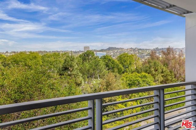 460 N Palm Drive 403, Beverly Hills, CA 90210