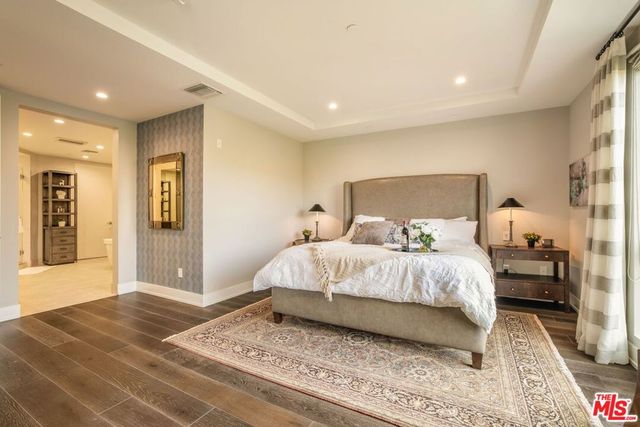 460 N Palm Drive 403, Beverly Hills, CA 90210