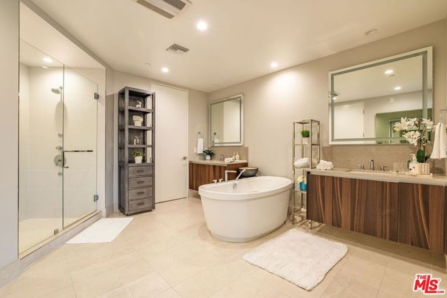 460 N Palm Drive 403, Beverly Hills, CA 90210