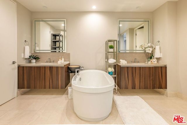 460 N Palm Drive 403, Beverly Hills, CA 90210