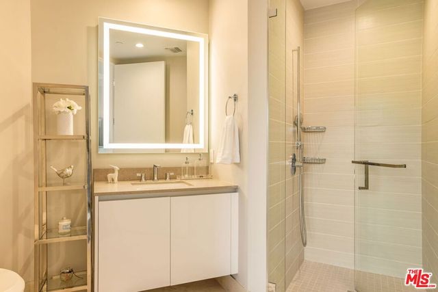 460 N Palm Drive 403, Beverly Hills, CA 90210