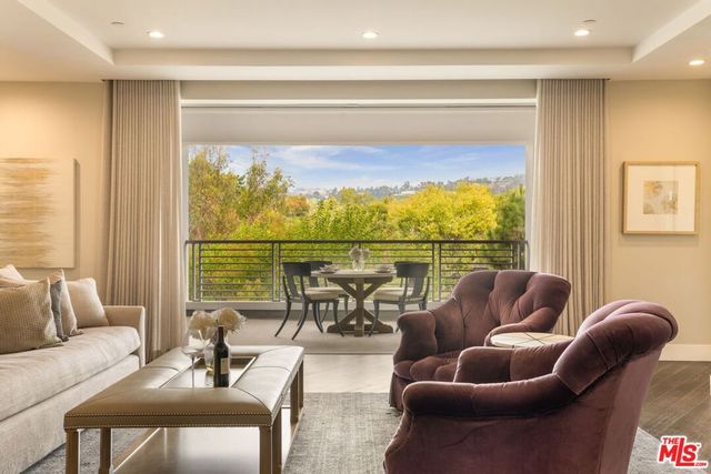 460 N Palm Drive 403, Beverly Hills, CA 90210