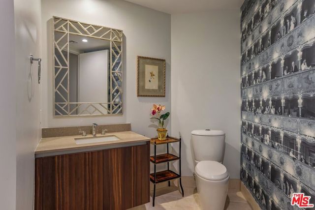 460 N Palm Drive 403, Beverly Hills, CA 90210