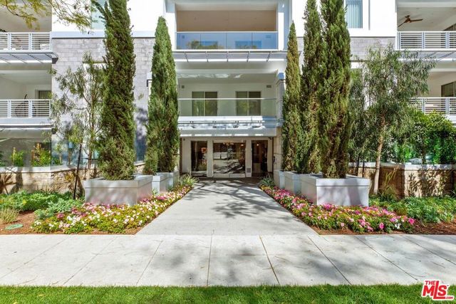 460 N Palm Drive 403, Beverly Hills, CA 90210