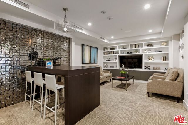 460 N Palm Drive 403, Beverly Hills, CA 90210