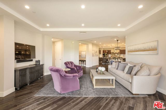 460 N Palm Drive 403, Beverly Hills, CA 90210