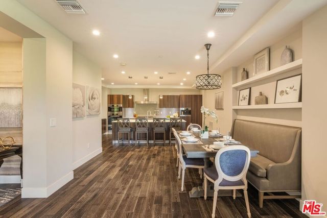 460 N Palm Drive 403, Beverly Hills, CA 90210