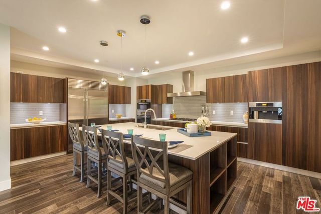 460 N Palm Drive 403, Beverly Hills, CA 90210