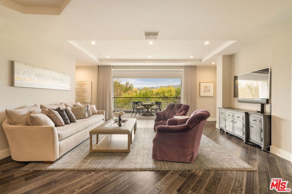 460 N Palm Drive 403, Beverly Hills, CA 90210