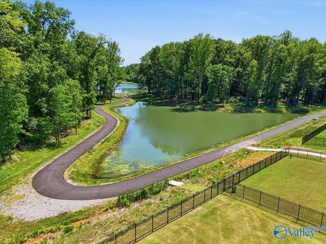 2133 Bloomfell Bend SW, Huntsville, AL 35802