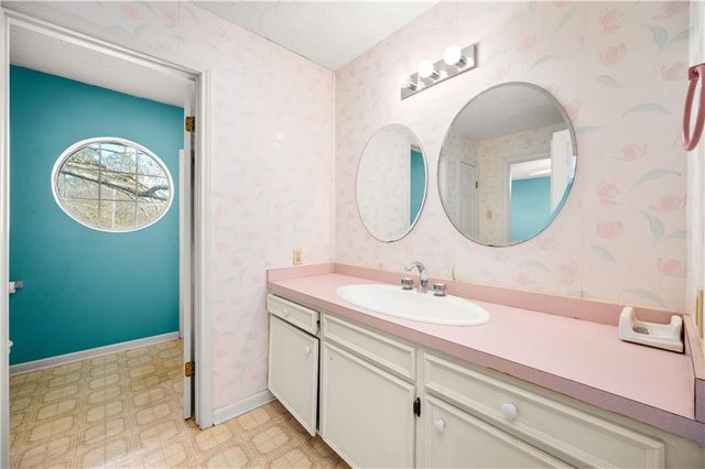 6206 WEST POINTE Drive, Alexandria, LA 71303