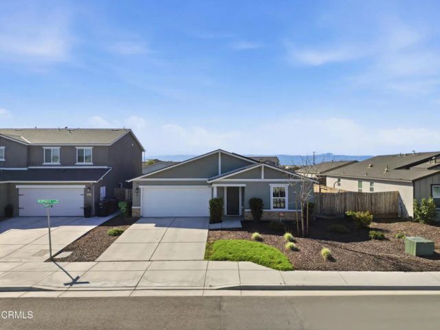 6003 Vespucci Avenue, Bakersfield, CA 93313