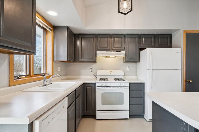 1627 Gryn Drive, Iowa City, IA 52246