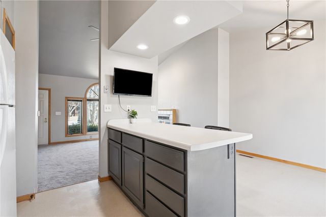 1627 Gryn Drive, Iowa City, IA 52246