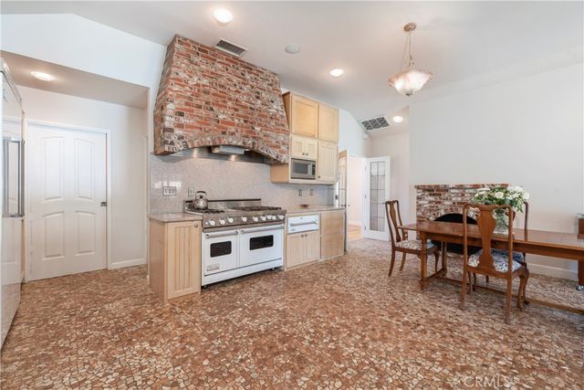 4981 Noeline Avenue, Encino, CA 91436