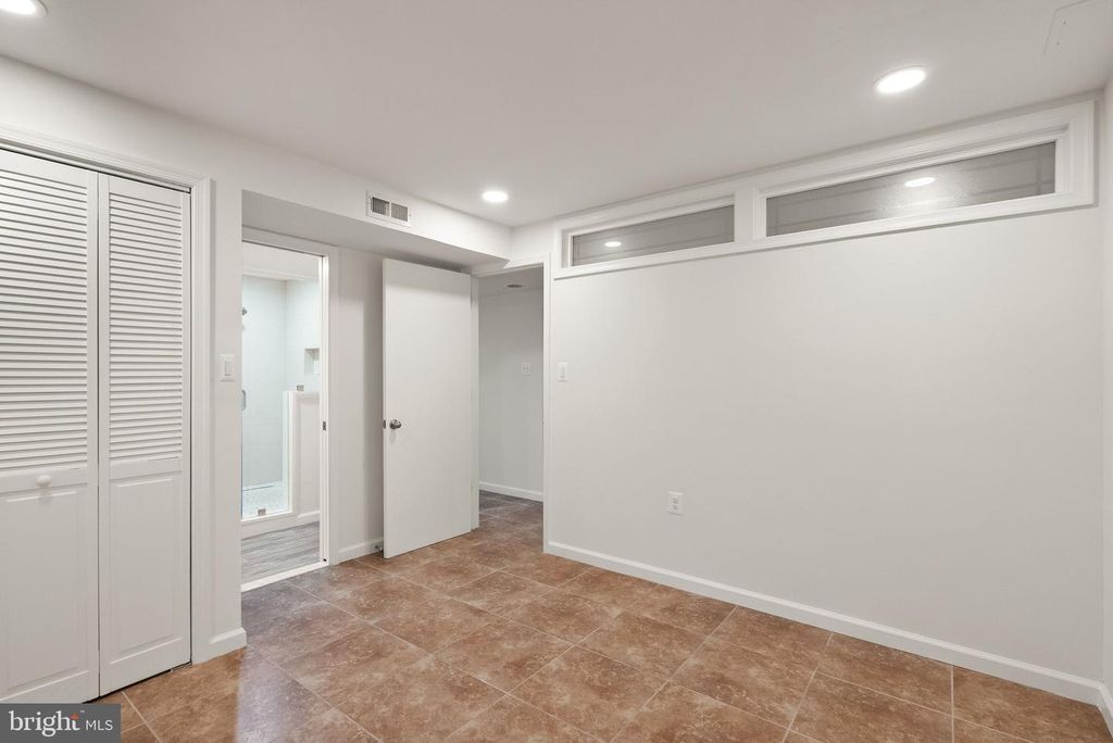 11411 DELSIGNORE DR, Fairfax, VA 22030