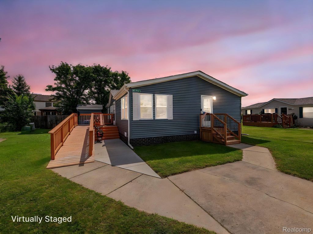 945 Tanner Landing, Raisinville Township, MI 48161