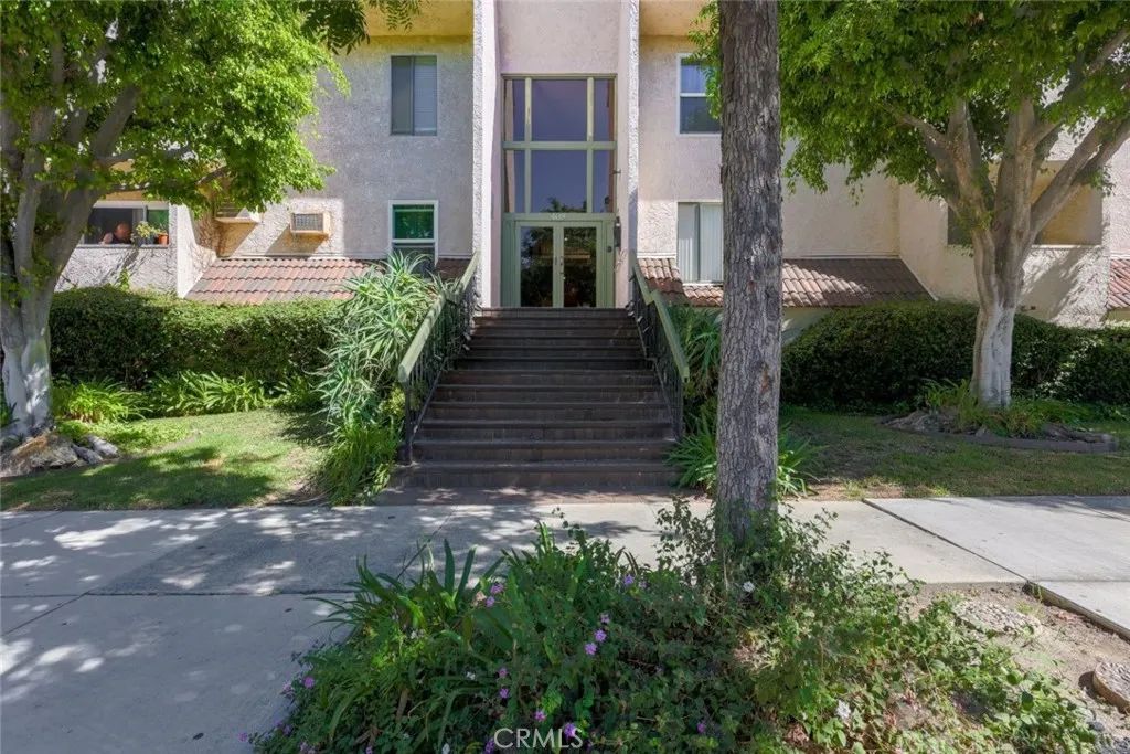 409 Burchett Street 318, Glendale, CA 91203