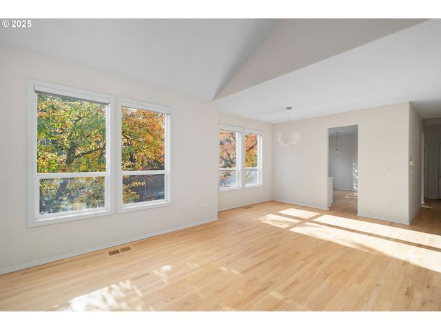 3840 S WATER Ave, Portland, OR 97239