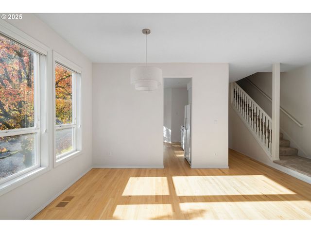 3840 S WATER Ave, Portland, OR 97239