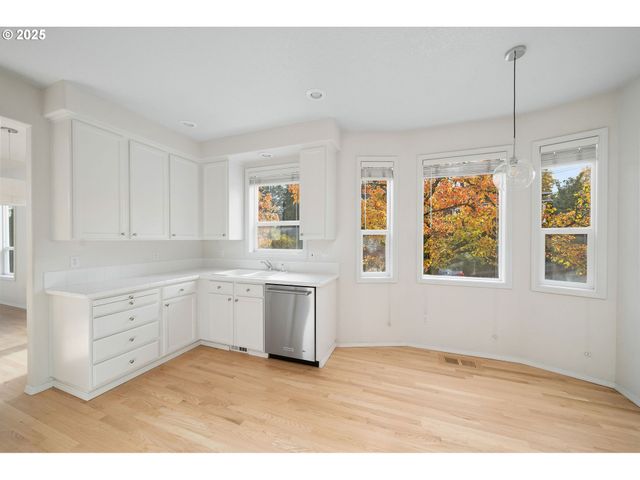 3840 S WATER Ave, Portland, OR 97239