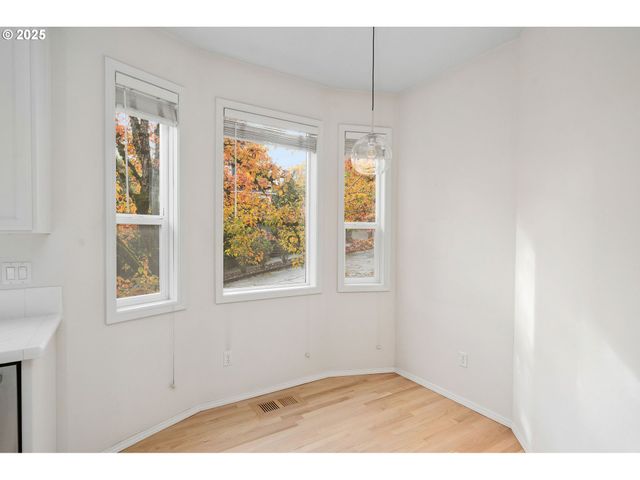 3840 S WATER Ave, Portland, OR 97239