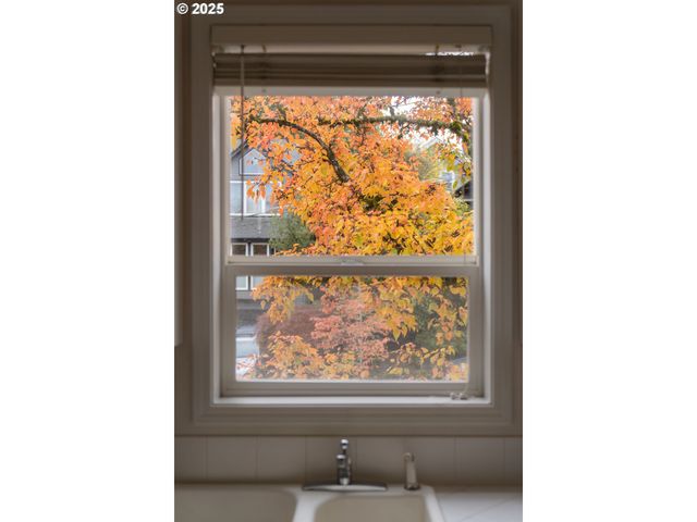 3840 S WATER Ave, Portland, OR 97239