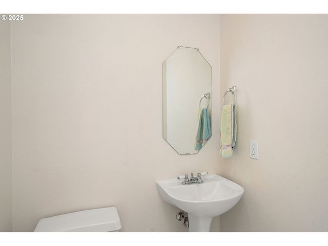 3840 S WATER Ave, Portland, OR 97239