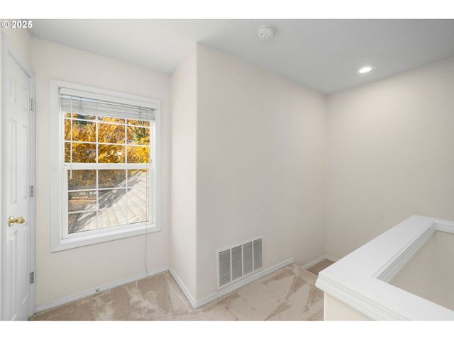 3840 S WATER Ave, Portland, OR 97239