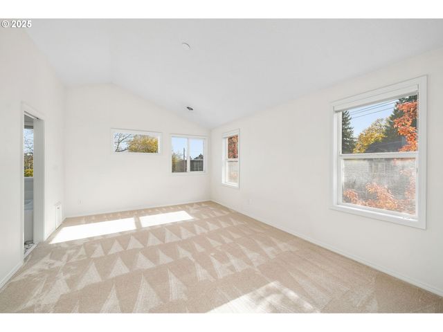 3840 S WATER Ave, Portland, OR 97239