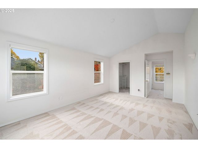 3840 S WATER Ave, Portland, OR 97239