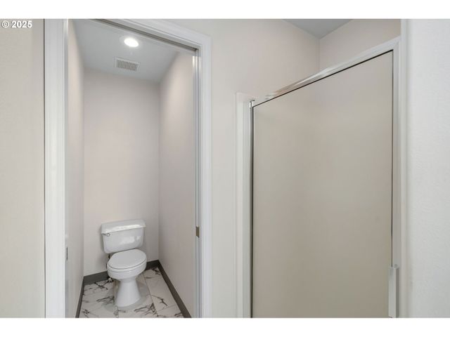 3840 S WATER Ave, Portland, OR 97239