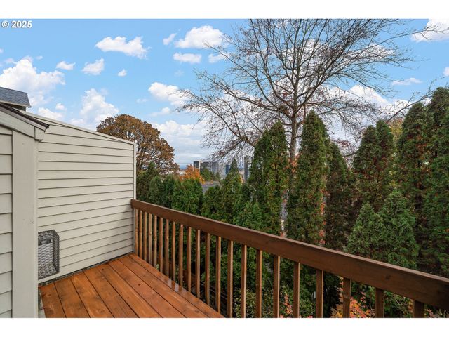 3840 S WATER Ave, Portland, OR 97239