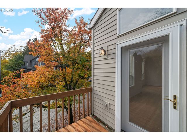 3840 S WATER Ave, Portland, OR 97239