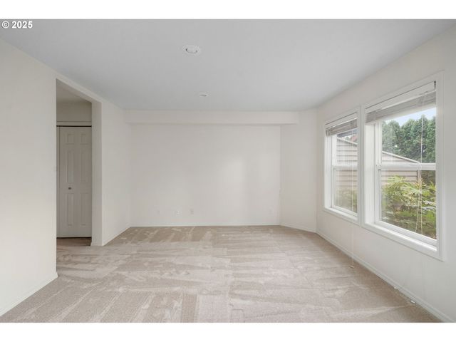 3840 S WATER Ave, Portland, OR 97239