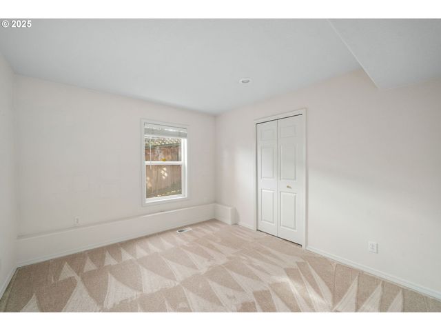 3840 S WATER Ave, Portland, OR 97239