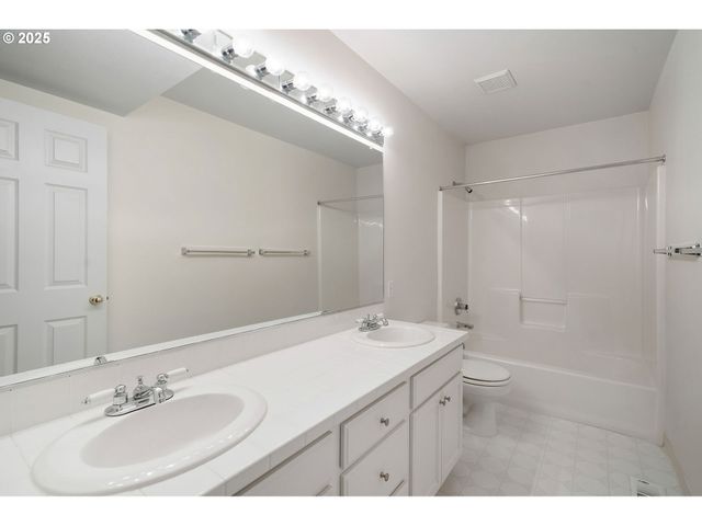 3840 S WATER Ave, Portland, OR 97239